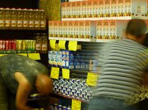 raktárosok akcióban az élelmiszer nagyker részlegben